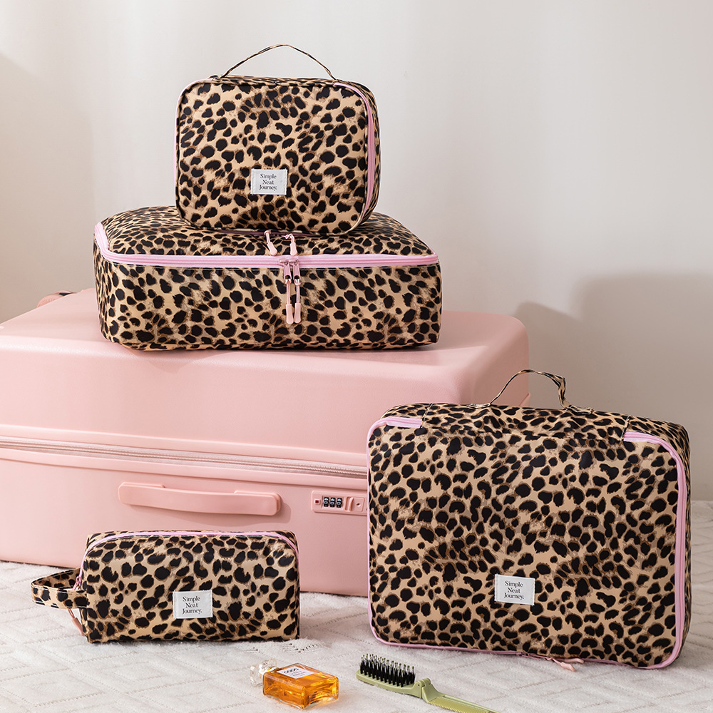 Tas Makeup Leopard Organizer P - Travel Accessories Needed ulasan dan harga